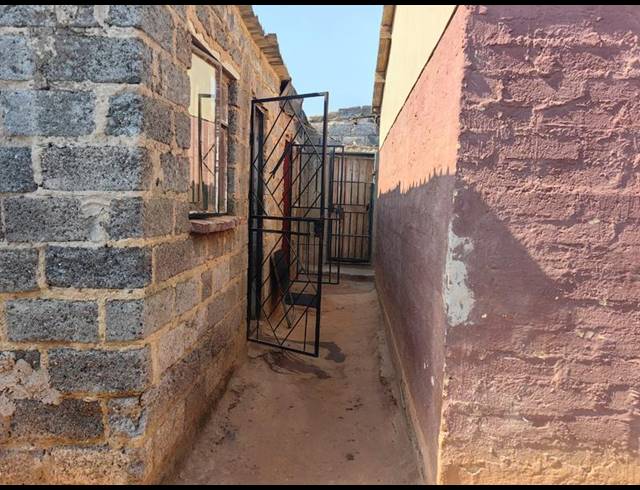 6 BEDROOM HOUSE FOR SALE IN INXIWENI